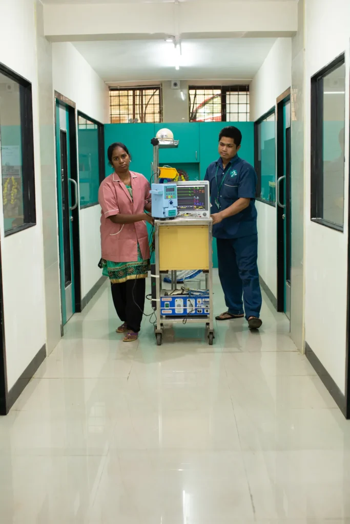 SKS veterinary team with pet
